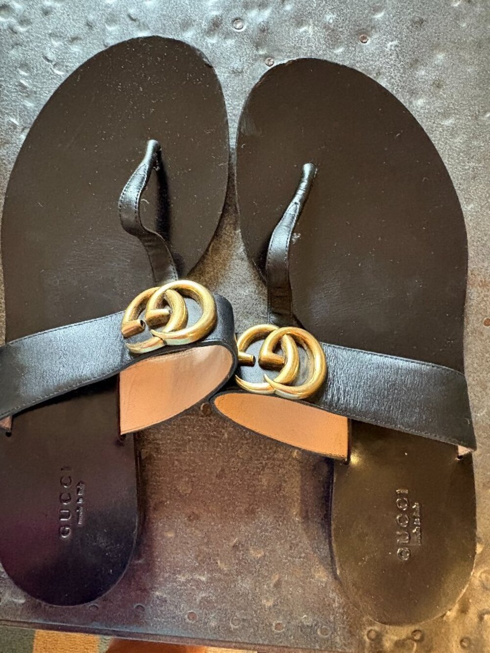 Gucci - Double G leather thong sandals (Women's)